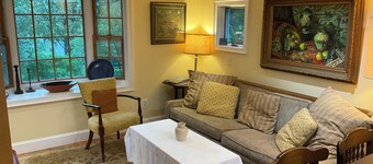 Mountain & River Views - 2 bdrm - pet friendly - multi-week discounts