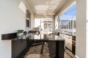 Terrace/patio - Luxury 7 Bed Villa with Pool/Spa, Game Room & Resort Clubhouse (Davenport)