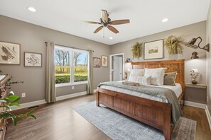 4 habitaciones, tabla de planchar con plancha, wifi y ropa de cama 