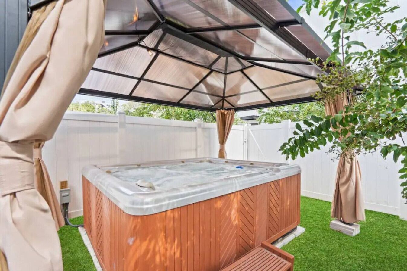 Bain à remous extérieur