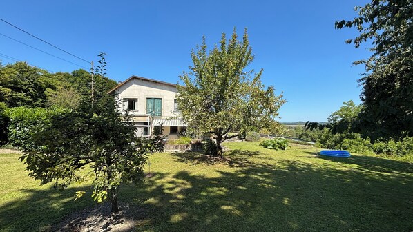 Property grounds - Vrbo Property (Chatel-Chéhéry)