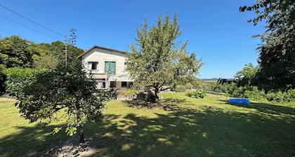 Fantastically located, spacious family home, unique views. Lots of space.Top with kids