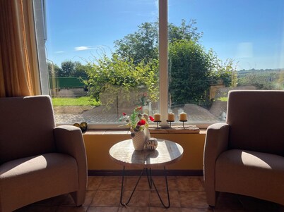 Fantastically located, spacious family home, unique views. Lots of space.Top with kids