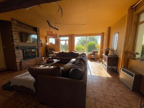 Living area - Vrbo Property (Chatel-Chéhéry)