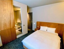 Habitación clásica con 1 cama doble o 2 individuales, vistas a la ciudad | Wifi gratis
