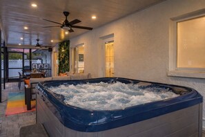 Terrace/patio - 🔥 Heated Pool + Spa • Sleeps 10+ • Minutes to Siesta Key (Sarasota)