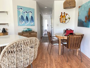 Interior - The Sea Grass Edit: 5 steps to pool, 7 mins to beach, ground floor, new updates (Little River)