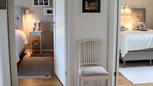 A bedroom with a bed, bedside table, lamp, and a framed picture on the wall. - 4 Star Holiday Home in Skaret (Nyhamnslage)