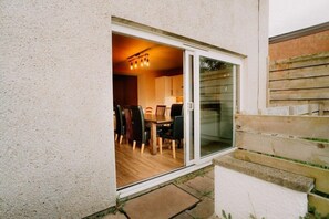 Outdoor dining - Inverness Guest House (Inverness)