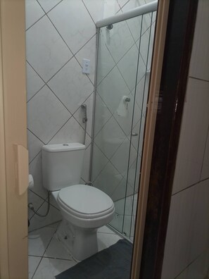 Toallas, jabón, papel de baño 