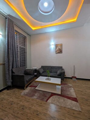 Deluxe-enkeltværelse - udsigt til have | Opholdsområde