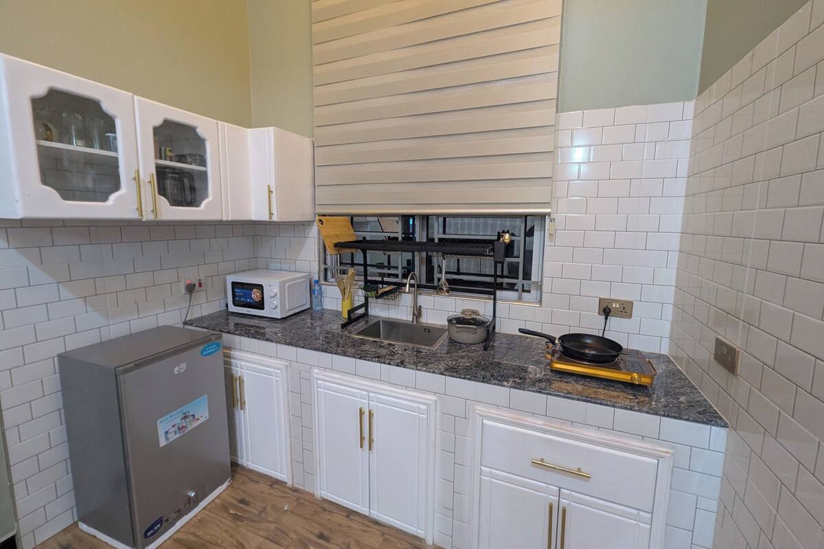 Deluxe enkelrum - utsikt mot trädgården | Eget kök