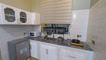 Kamar Single Deluks, pemandangan kebun | Dapur pribadi