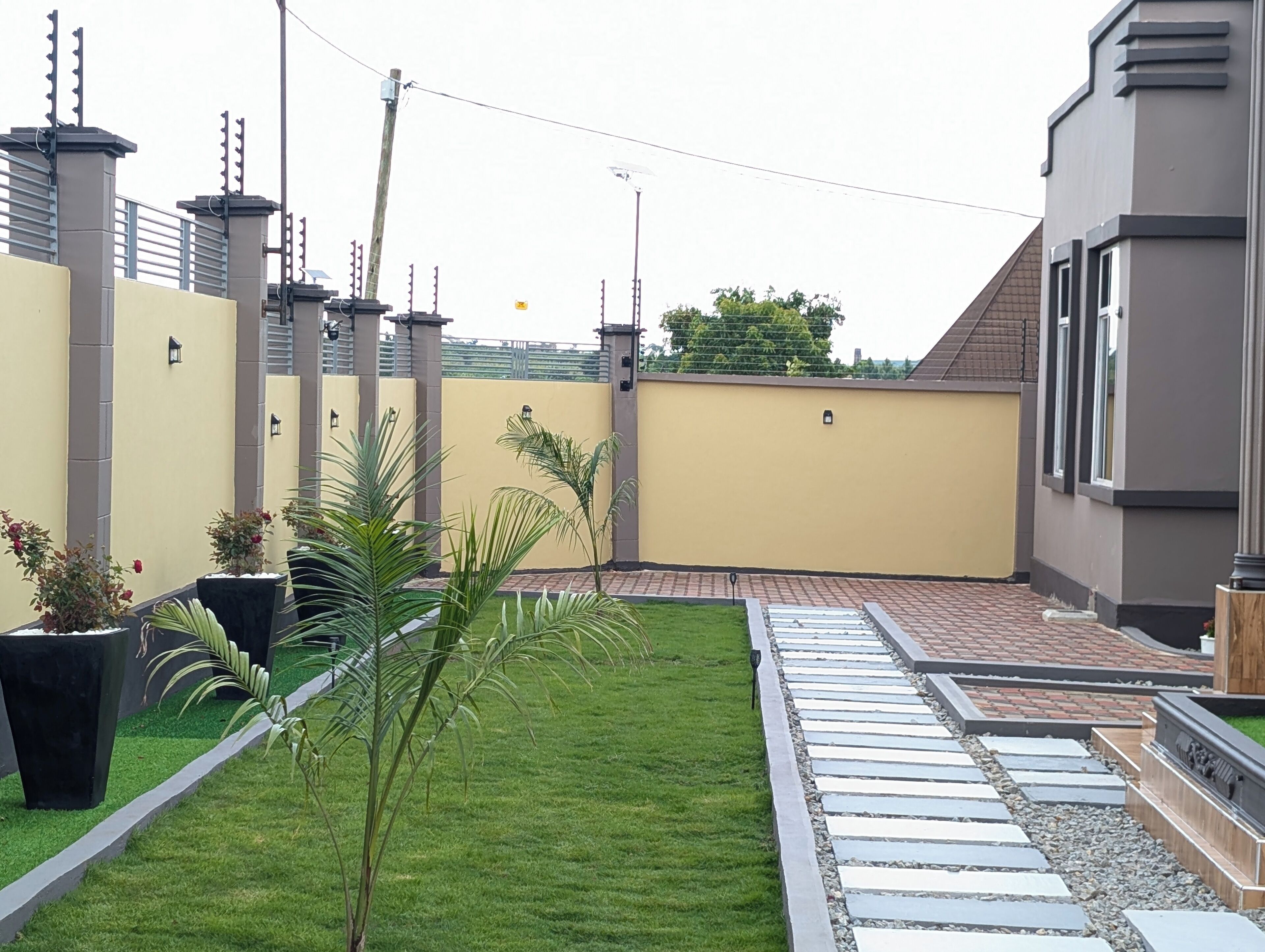 Lejlighed - udsigt til have | Overnatningsstedets område