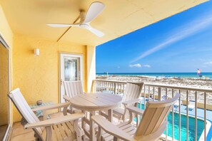 Outdoor dining - Big Surf 1E & 2D - Gulf View, Beach, Pool, and Fun (Gulf Shores)