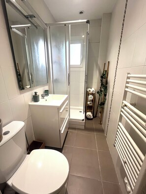 Shower, hair dryer, towels, soap - Cosy Corner (Villeneuve-Loubet)