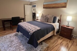 Room - Private Saltwater Pool • Spacious 4BR Retreat • Fire Pit • Sunroom Swing Bed (Silverhill)