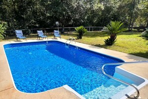 Pool - Private Saltwater Pool • Spacious 4BR Retreat • Fire Pit • Sunroom Swing Bed (Silverhill)
