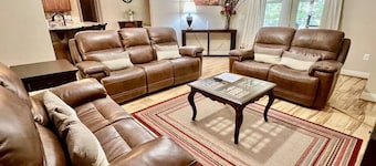 Private Pool • 4BR • Fire Pit • Sunroom Swing Bed
