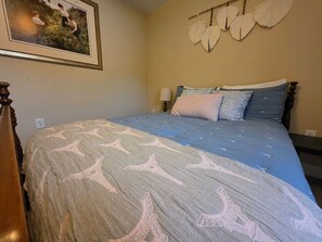 Desk, iron/ironing board, free WiFi, bed sheets - Private Pool • 4BR • Fire Pit • Sunroom Swing Bed (Silverhill)