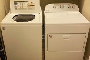 Interior - Private Saltwater Pool • Spacious 4BR Retreat • Fire Pit • Sunroom Swing Bed (Silverhill)