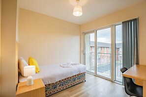 4 bedrooms, iron/ironing board, Internet, bed sheets - Spacious 4 Bed Apartment in Limerick City (limerick)