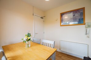Dining - Spacious 4 Bed Apartment in Limerick City (limerick)
