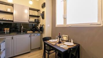 Apartment, 1 Bedroom | Dining room