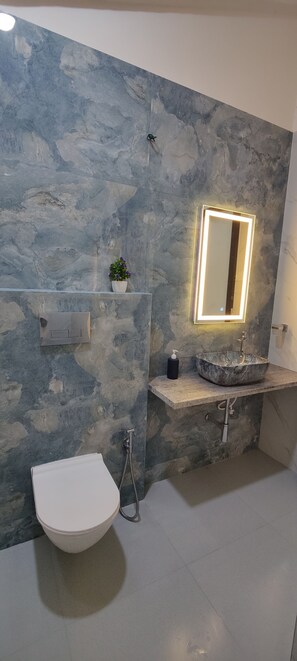 Handtücher, Seife, Toilettenpapier