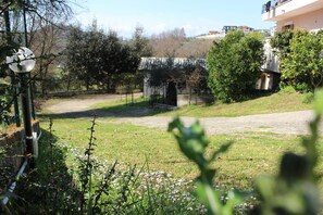 Property grounds - Accommodation surrounded by greenery, silence and privacy, a romantic escape from the city (Mozzano Torretta)