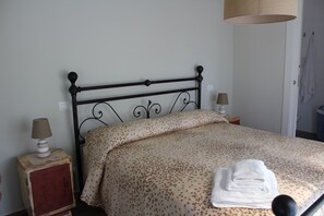 1 bedroom, iron/ironing board, WiFi, bed sheets - Accommodation surrounded by greenery, silence and privacy, a romantic escape from the city (Mozzano Torretta)