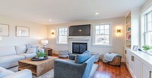 Smart TV, fireplace, books - New Summer Rental: Stunning Edgartown Retreat with Heated Saltwater Pool (Edgartown)
