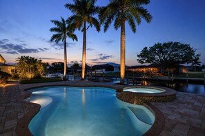 A heated pool - Boater’s Paradise in SW Cape Coral | Coastal Retreat with Pool, Spa, Dock & Tropical Outdoor Oasis (Cape Coral)
