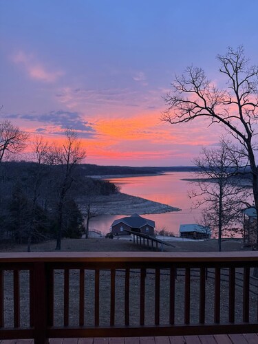 Lake Views, Hot Tub, Games, Spacious Home for all