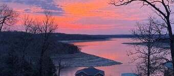 Lake Views, Hot Tub, Games, Spacious Home for all