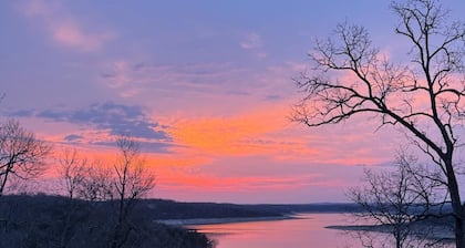 Lake Views, Hot Tub, Games, Spacious Home for all