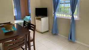標準公寓 | 客房內保險箱、熨斗/熨衣板、免費無線上網