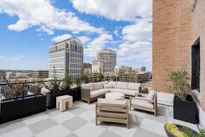 Luxury Downtown Columbia Escape Walkable 2BR w/ Parking & Smart TVs