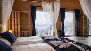 3 bedrooms, travel cot, WiFi