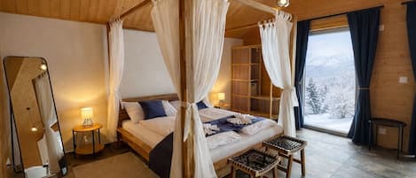 3 bedrooms, travel crib, WiFi