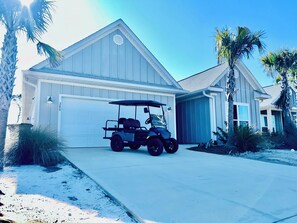 Exterior - 4BR WATERFRONT Beach Retreat! Golf Cart, Arcade Room, Heated Pool + Boardwalk (Port St. Joe)
