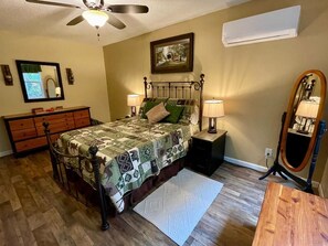 2 habitaciones, escritorio, tabla de planchar con plancha y wifi gratis 