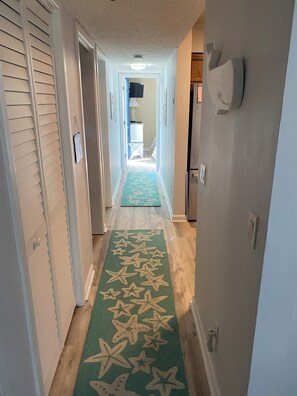 Interior - Pelican’s Perch: 3 minute walk to the beach, shops, restaurants and pavilion. (North Myrtle Beach)