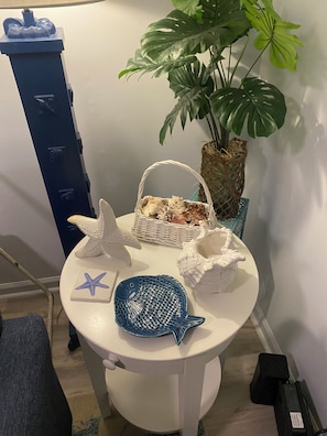 Interior - Pelican’s Perch: 3 minute walk to the beach, shops, restaurants and pavilion. (North Myrtle Beach)