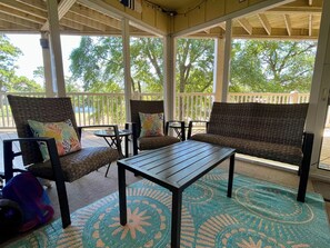 Terrace/patio - Pelican’s Perch: 3 minute walk to the beach, shops, restaurants and pavilion. (North Myrtle Beach)