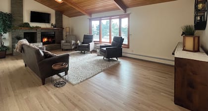 Bayou Hills a peaceful 4-bedroom BnB style home in charming Parker