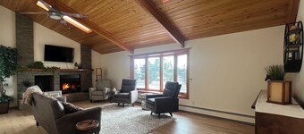 Bayou Hills a peaceful 4-bedroom BnB style home in charming Parker