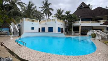 Rumah, 3 kamar tidur, akses difabel, Boleh Merokok | Kolam renang