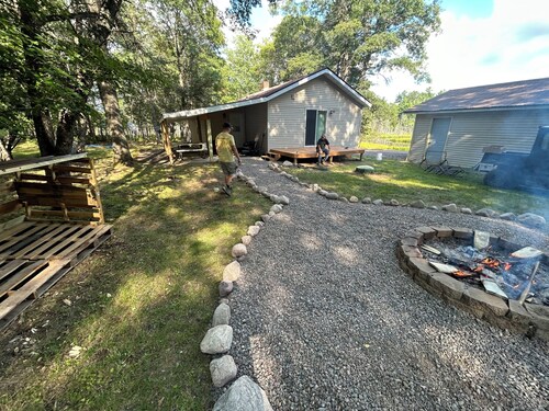 Cozy 2bd cabin in Woodruff! Close to town but far enough away for privacy!