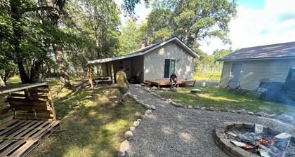 Cozy 2bd cabin in Woodruff! Close to town but far enough away for privacy!